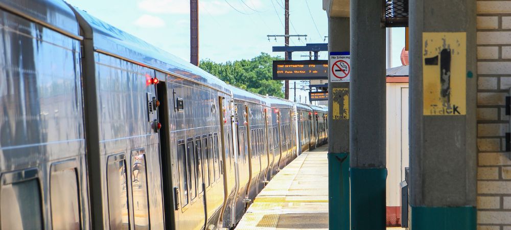 Commuting to NYC from Seaford: Train Times, Routes & What to Expect