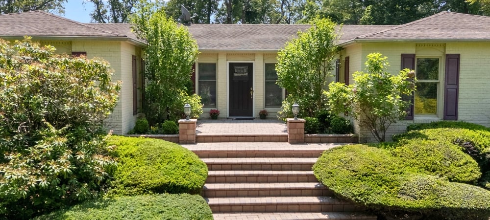 Moving to Dix Hills NY: A Buyer’s Guide for 2026