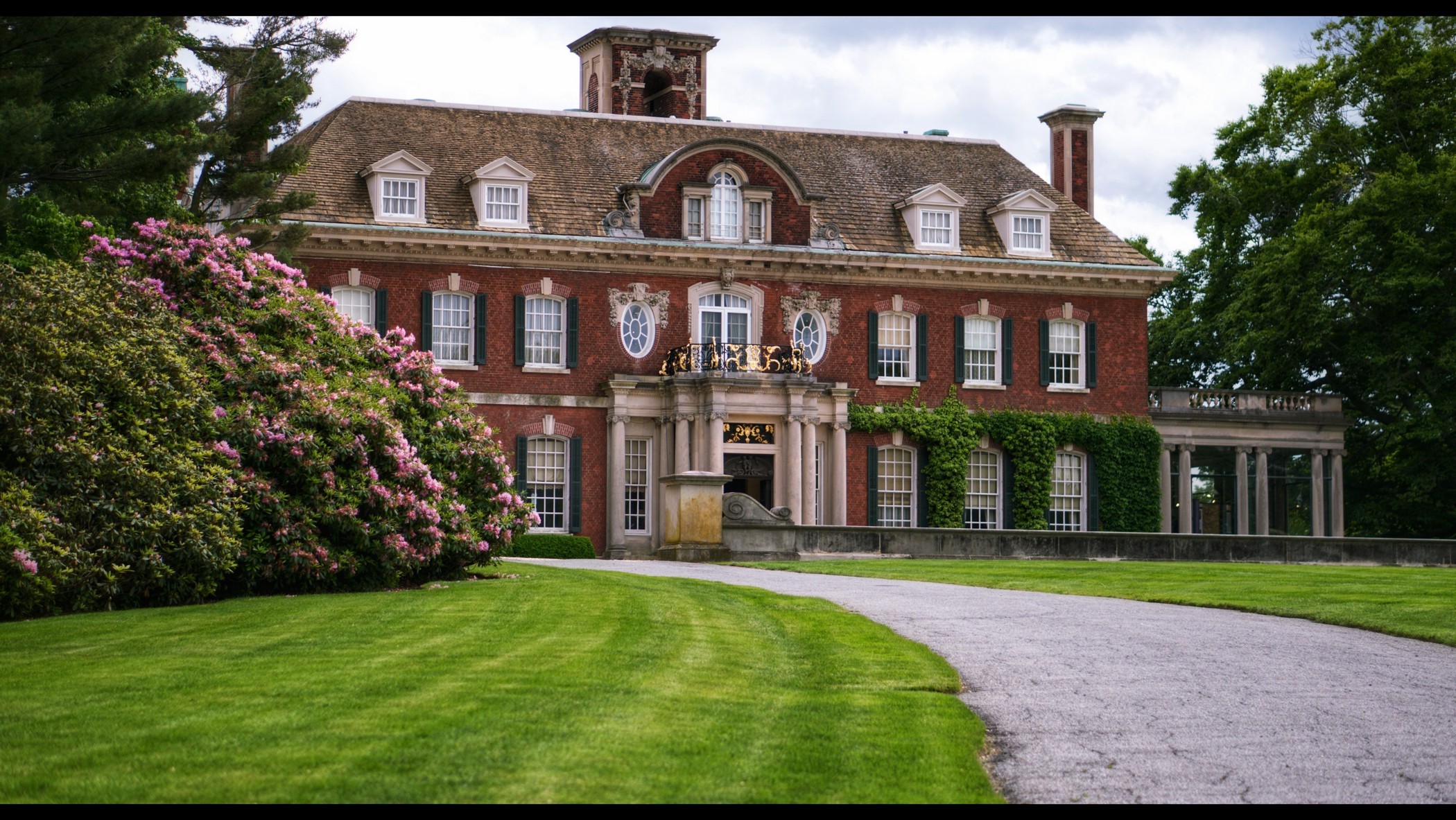 Westbury House and lawn at Old Westbury Gardens
