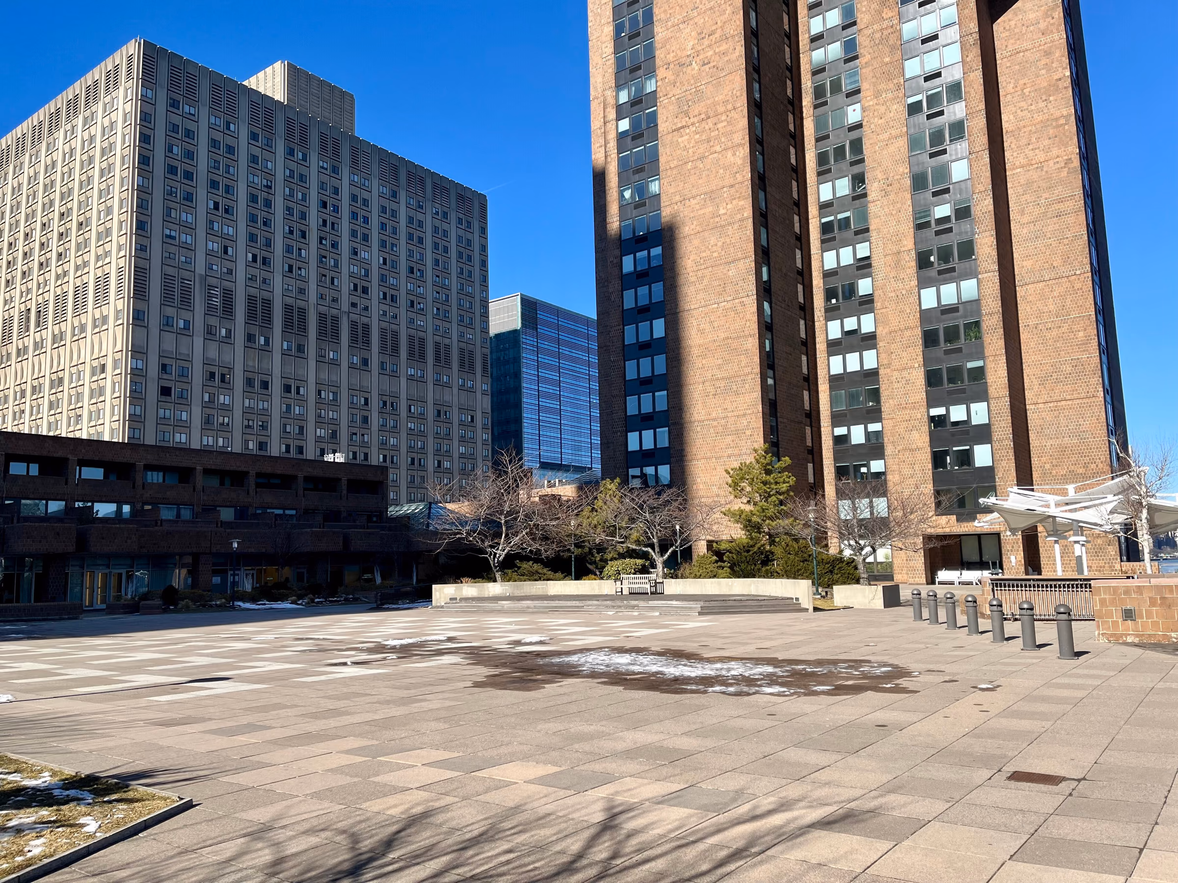 Residential architecture and courtyard at Waterside Plaza in Kips Bay