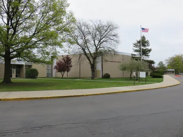 North Shore Senior High School campus photograph