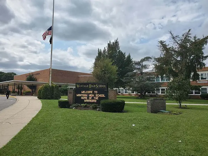 Wantagh Senior High School campus photograph