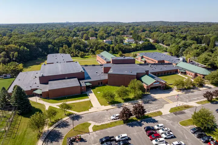 Robert M Grable Jr Mount Sinai High School campus photograph