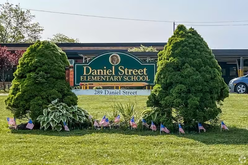 Daniel Street School campus photograph