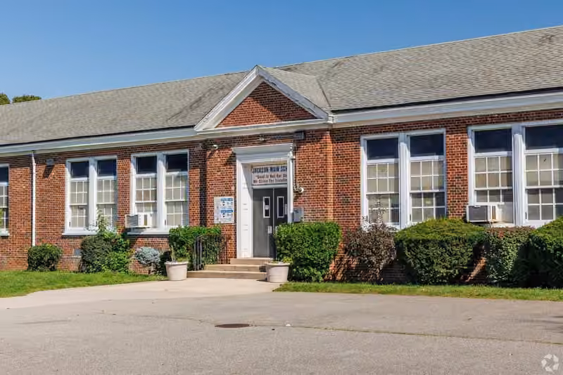 Jackson Main Elementary School campus photograph