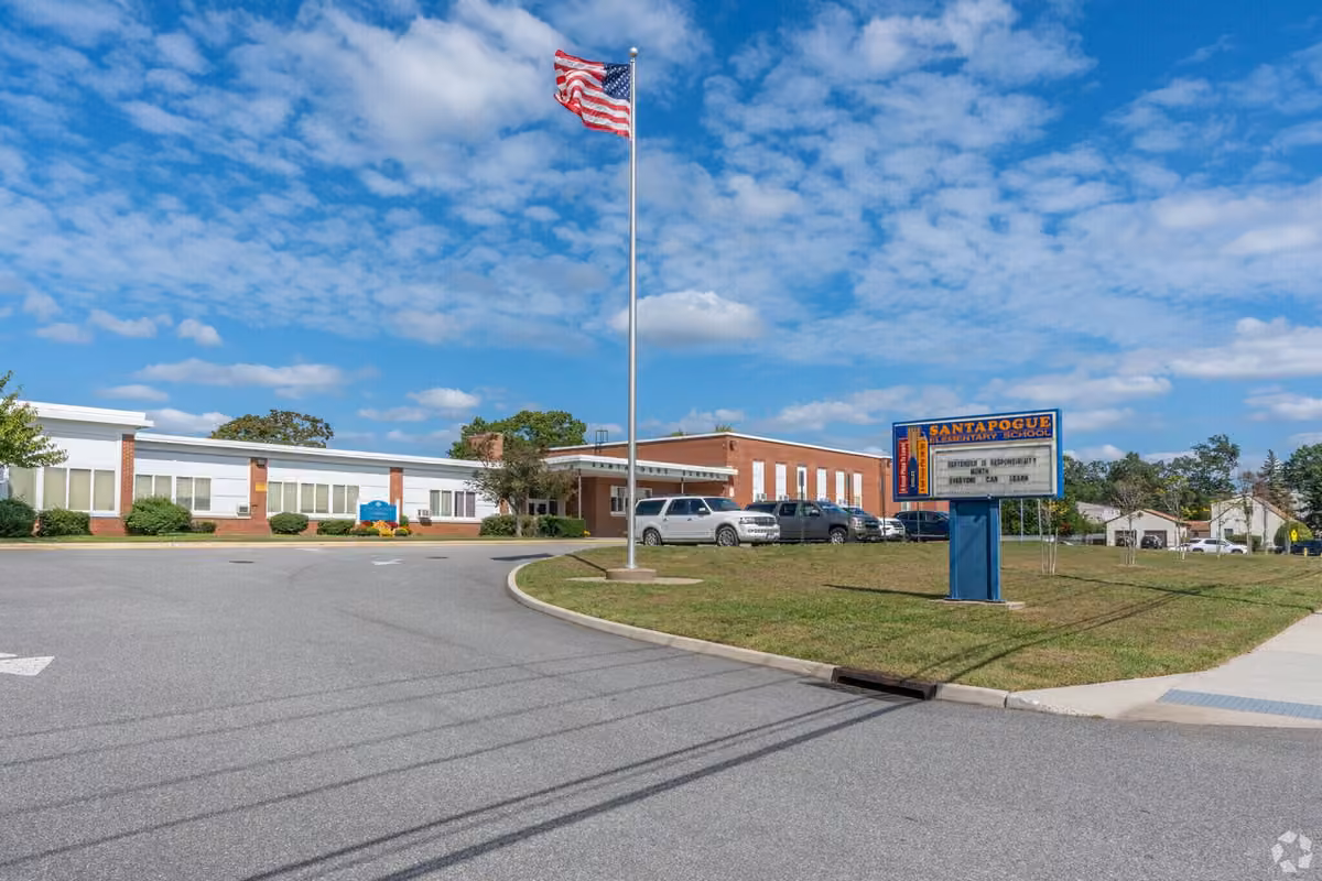 Santapogue School campus photograph