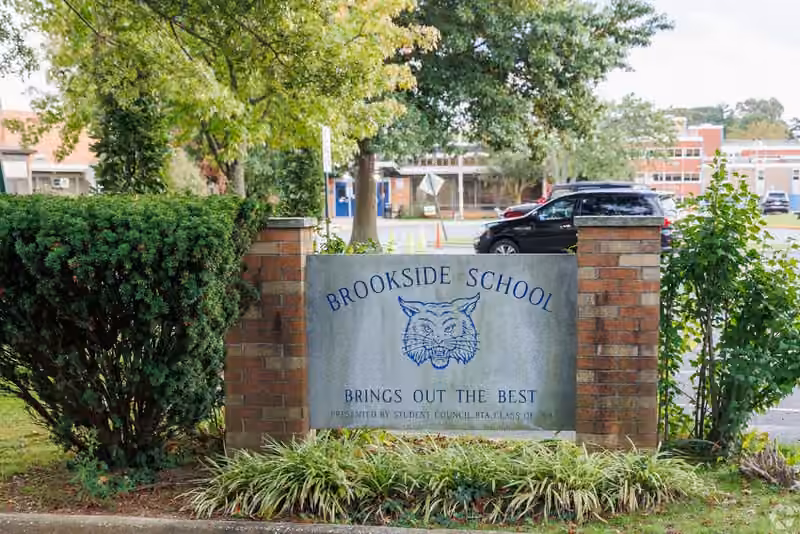 Brookside Elementary School campus photograph