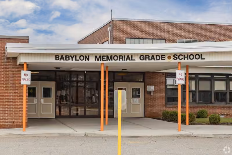 Babylon Memorial Grade School campus photograph