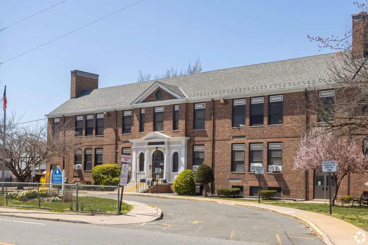 School 5 campus photograph