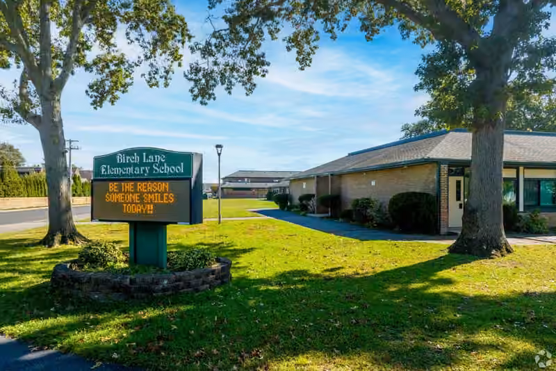 Birch Lane Elementary School campus photograph