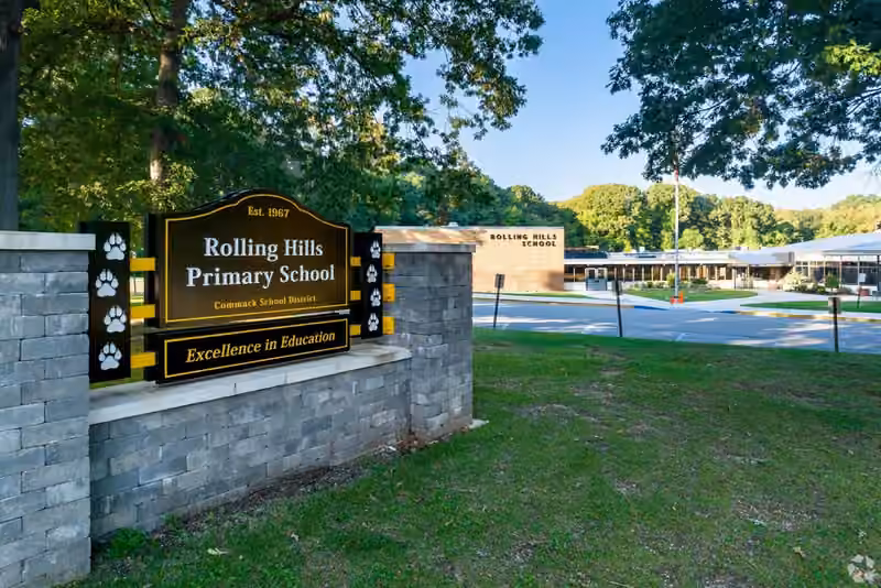 Rolling Hills School campus photograph