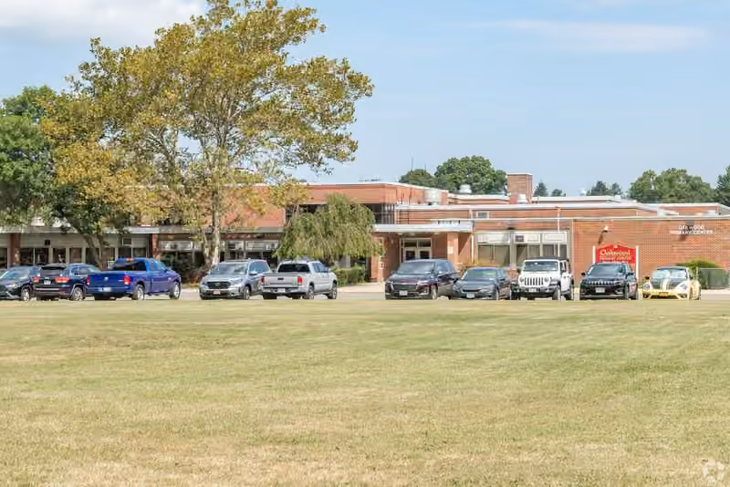 Oakwood Primary Center campus photograph