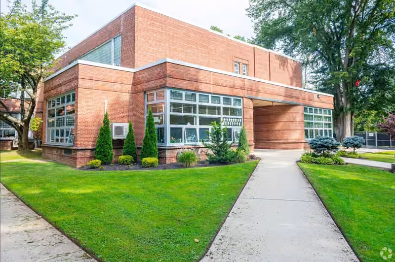 Saddle Rock School campus photograph