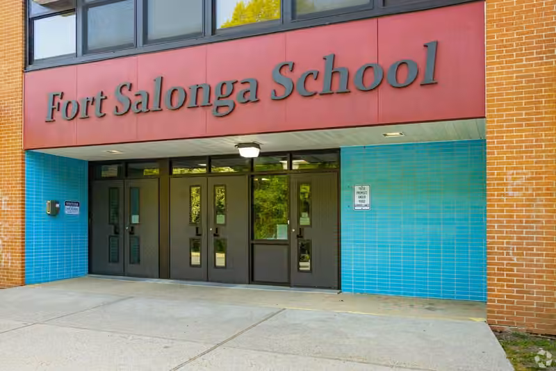 Fort Salonga Elementary School campus photograph