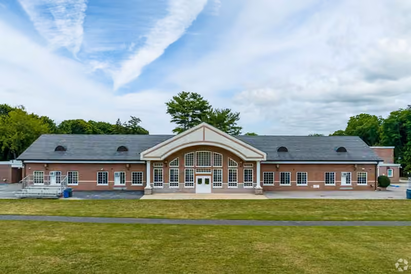 Lloyd Harbor School campus photograph
