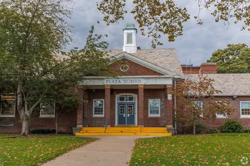 Plaza Elementary School campus photograph