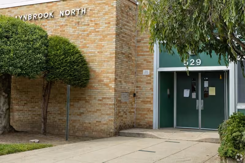 Lynbrook North Middle School campus photograph