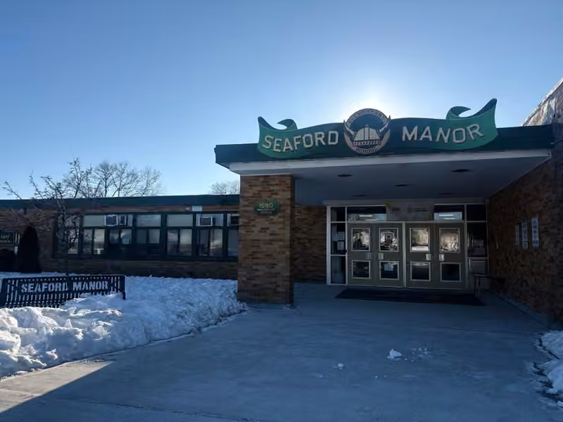 Seaford Manor School campus photograph