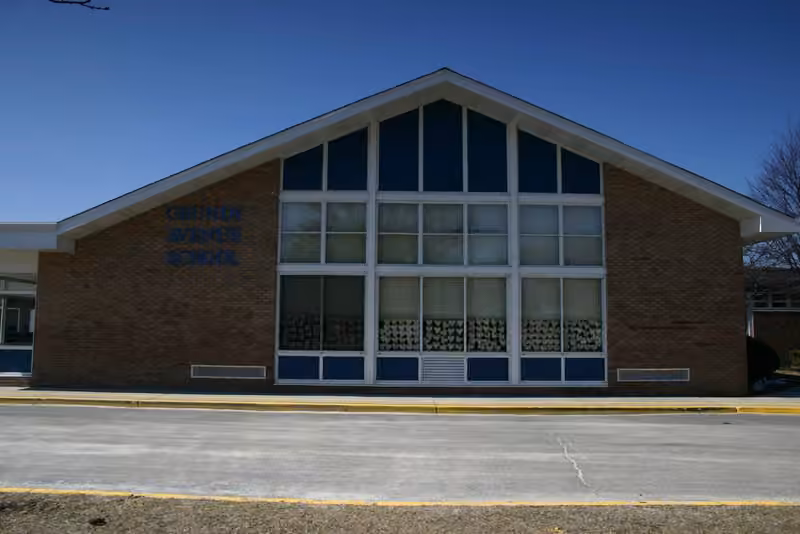 Grundy Avenue School campus photograph