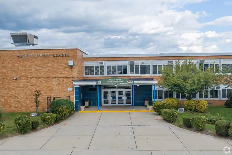 Walnut Street Elementary School campus photograph