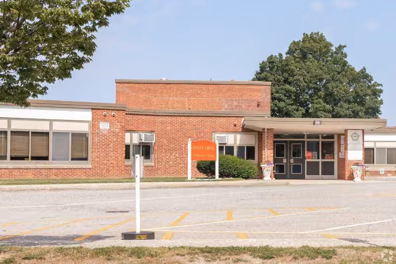 South Grove Elementary School campus photograph