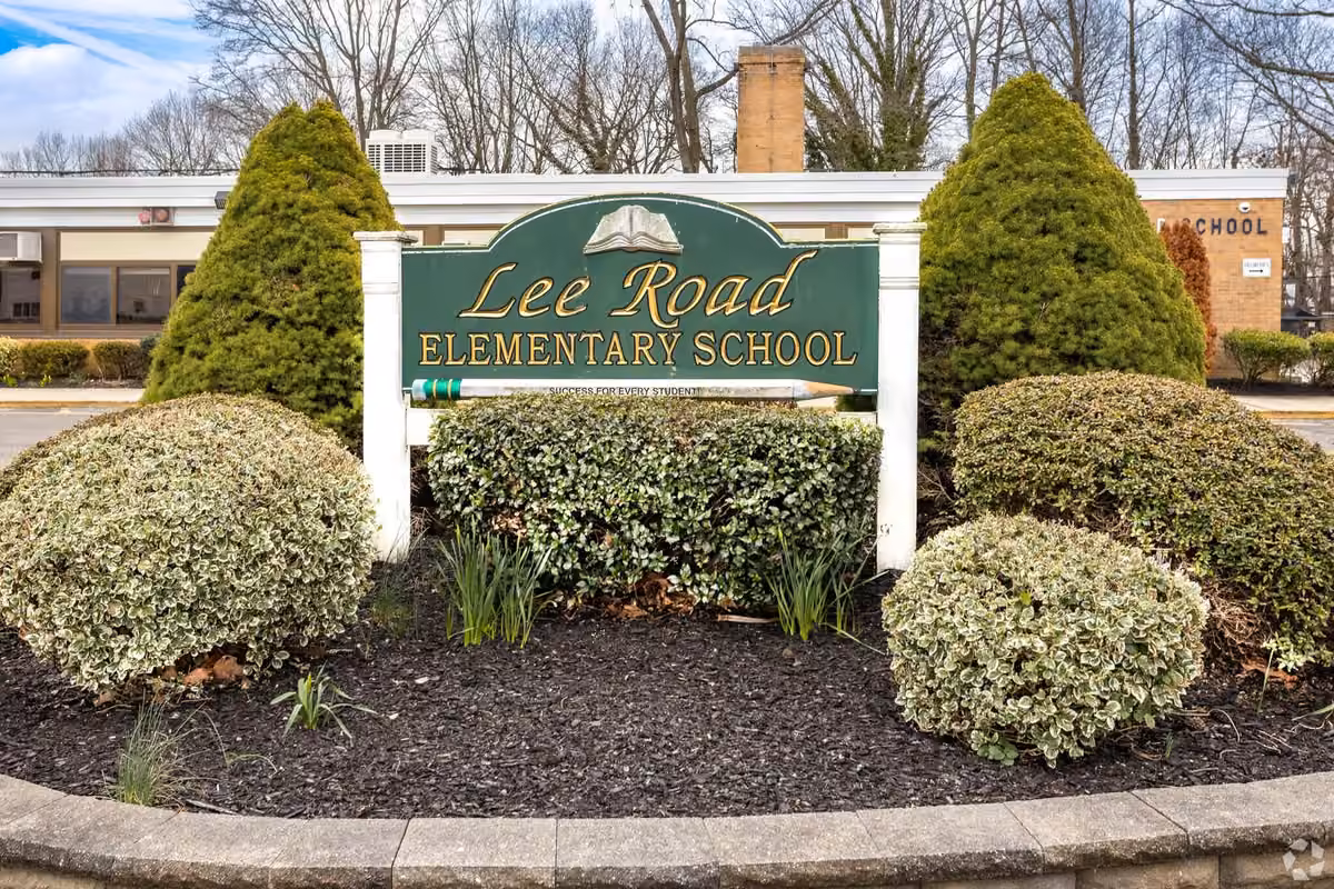 Lee Road School campus photograph