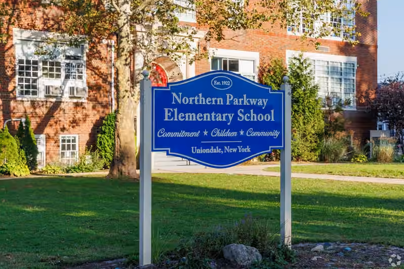 Northern Parkway Elementary School campus photograph
