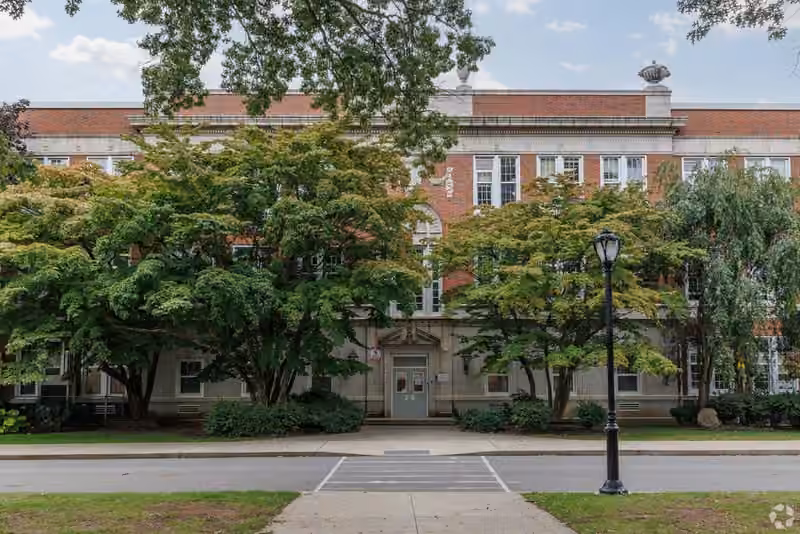 Mineola Middle School campus photograph
