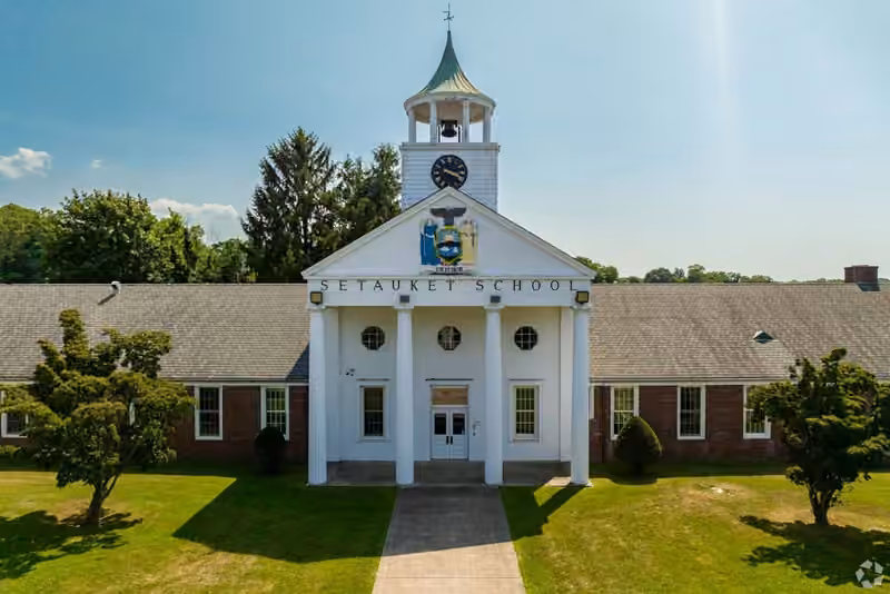 Setauket Elementary School campus photograph