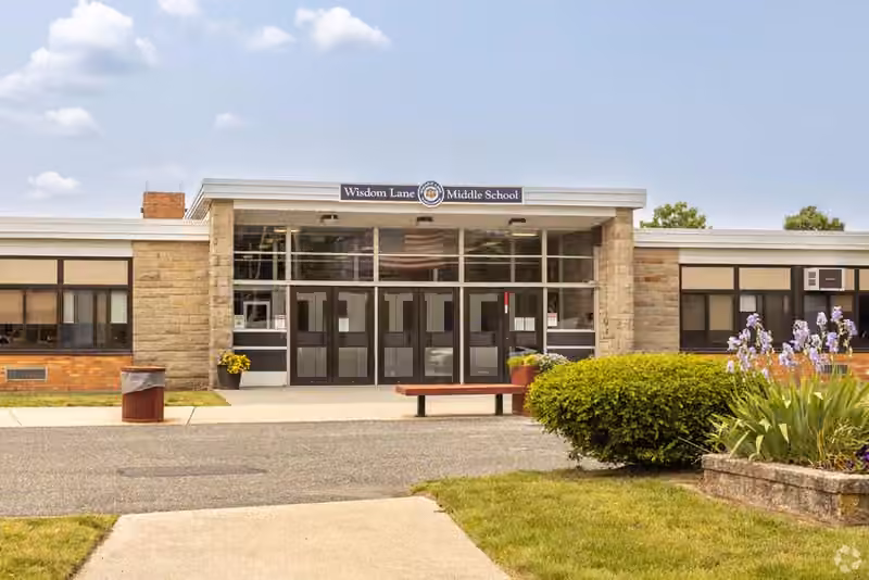 Wisdom Lane Middle School campus photograph