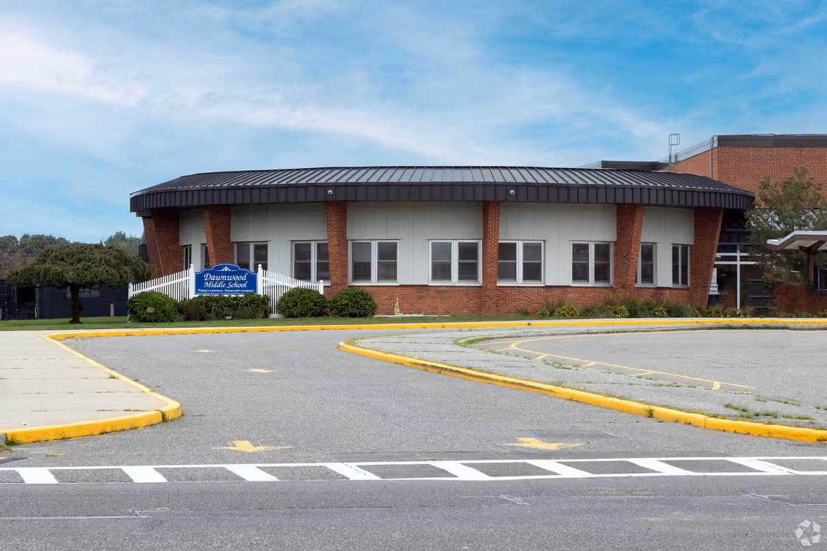 Dawnwood Middle School campus photograph