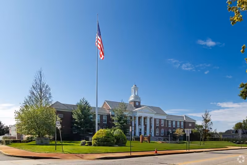 Lawrence Middle School At Broadway Campus campus photograph