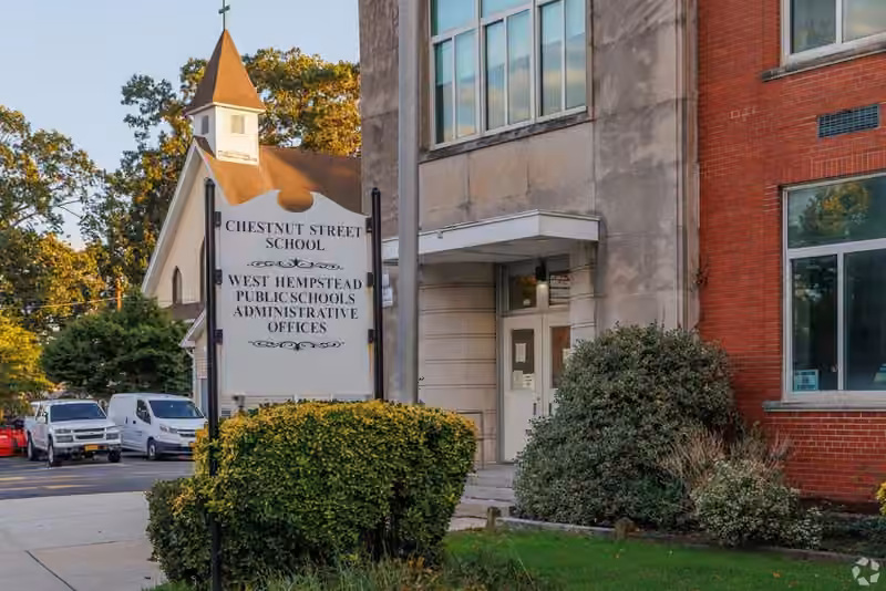 Chestnut Street School campus photograph
