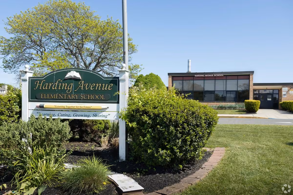 Harding Avenue School campus photograph