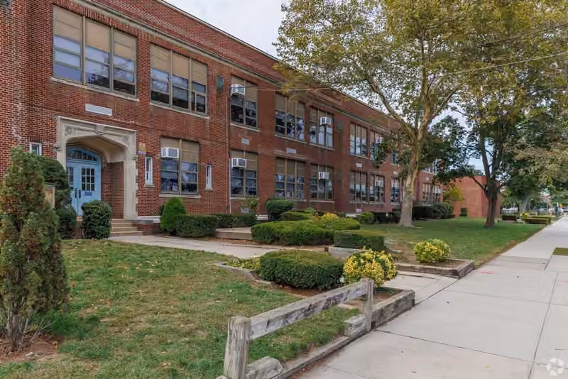 Wheeler Avenue School campus photograph