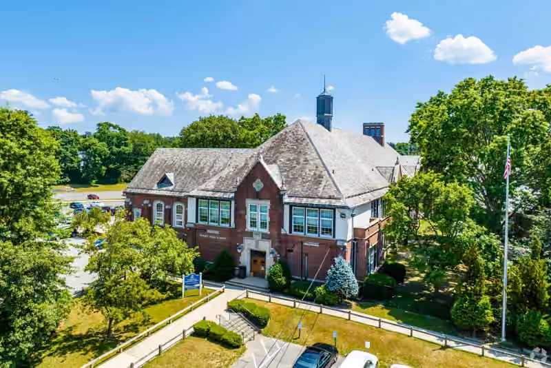 Munsey Park Elementary School campus aerial photograph