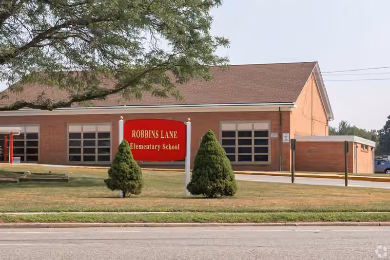 Robbins Lane Elementary School campus photograph