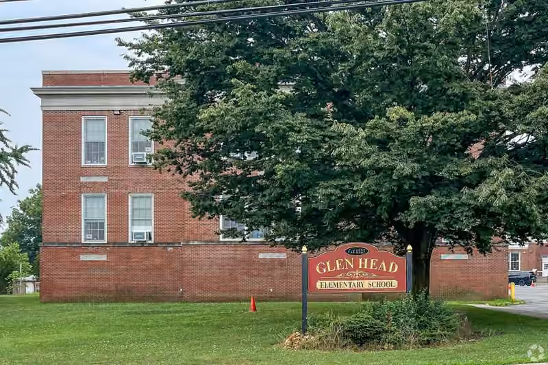Glen Head Elementary School campus photograph