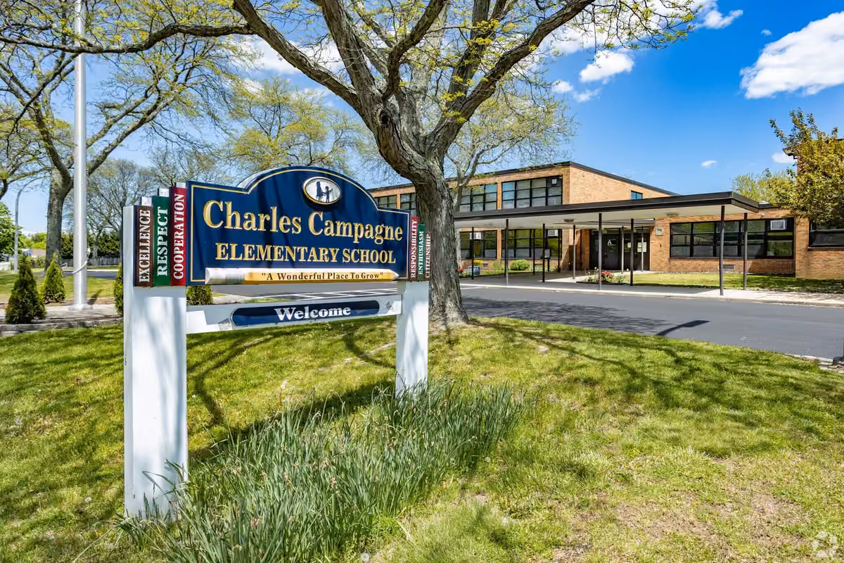 Charles Campagne School campus photograph